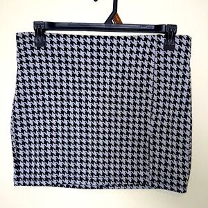 Fashion Nova Houndstooth Mini Skirt - Black and White Size XL